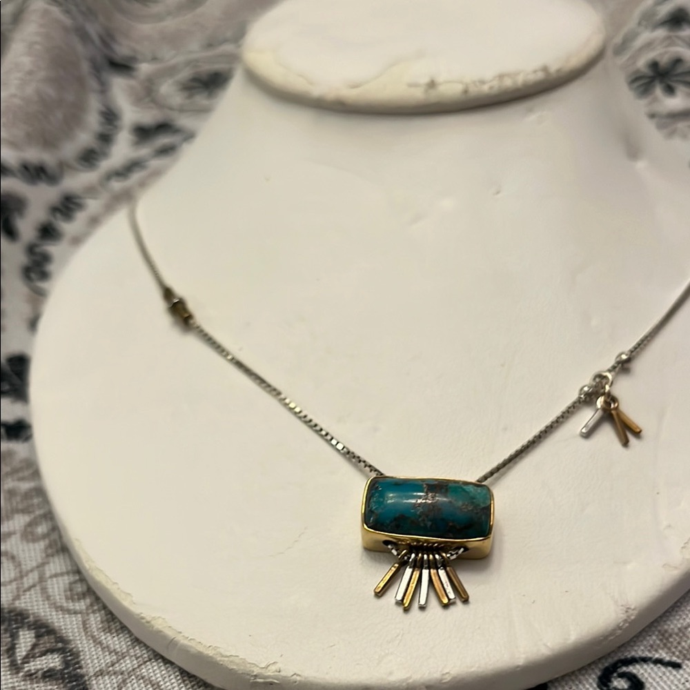 Elegant Turquoise and Gold Necklace